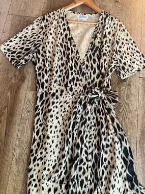 Victoria Soie Size 16 Animal Print Wrap Dress  100% Silk Vintage